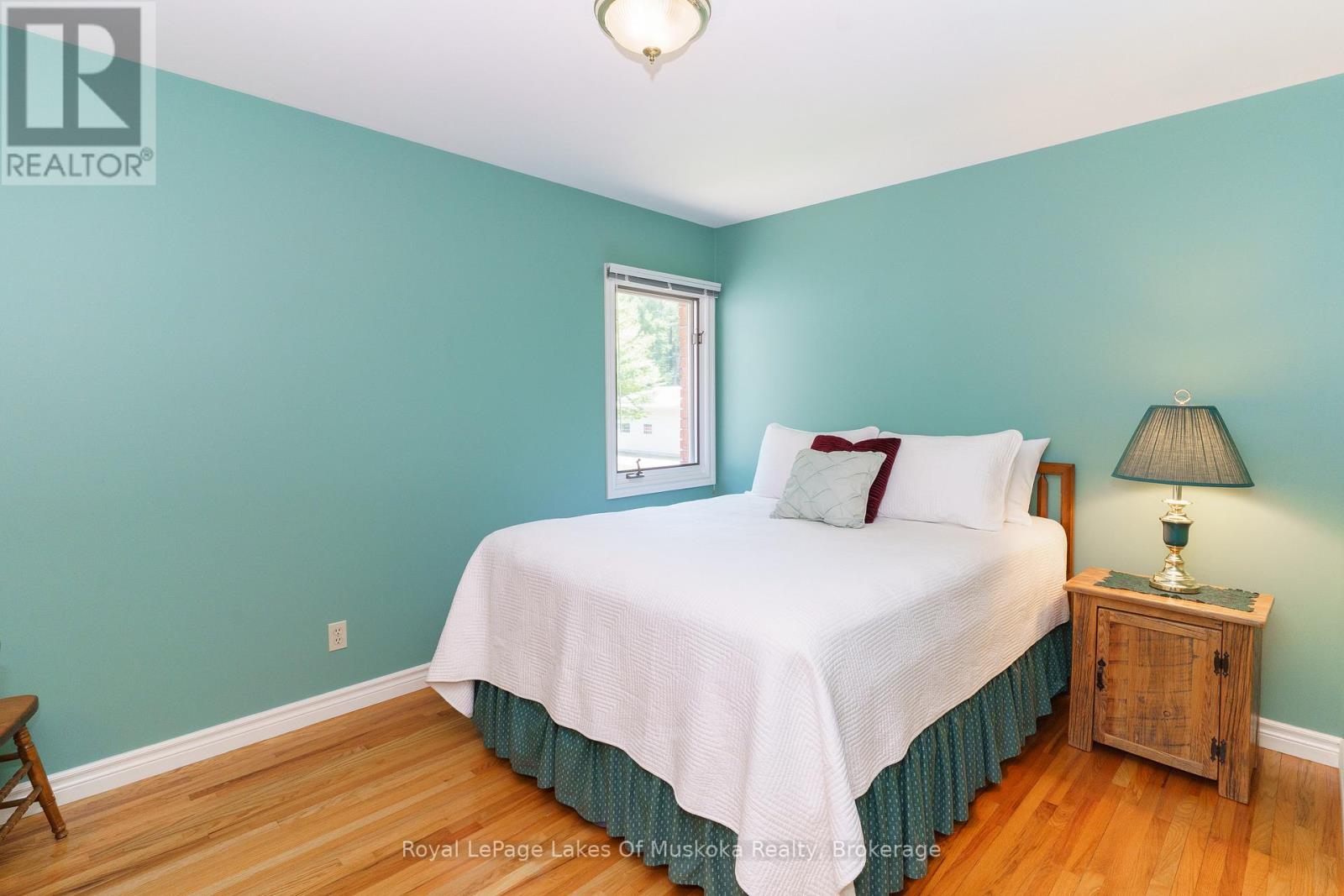 1020 Amelia Crescent, Gravenhurst, Ontario  P0E 1G0 - Photo 17 - X12427244