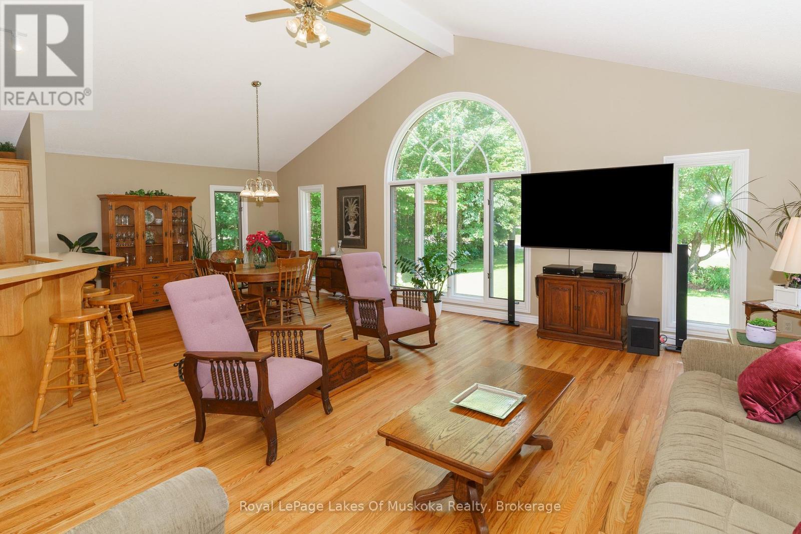 1020 Amelia Crescent, Gravenhurst, Ontario  P0E 1G0 - Photo 9 - X12427244