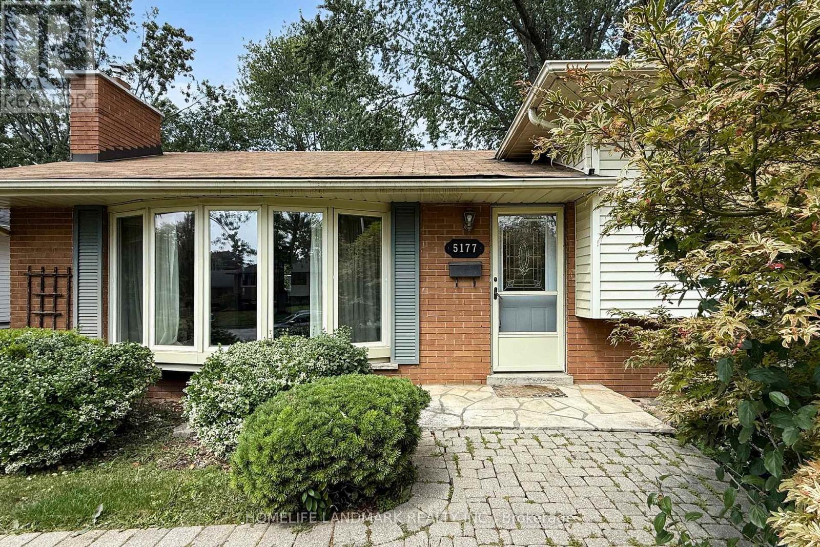 5177 Reeves Road, Burlington, Ontario  L7L 3J8 - Photo 2 - W12427067