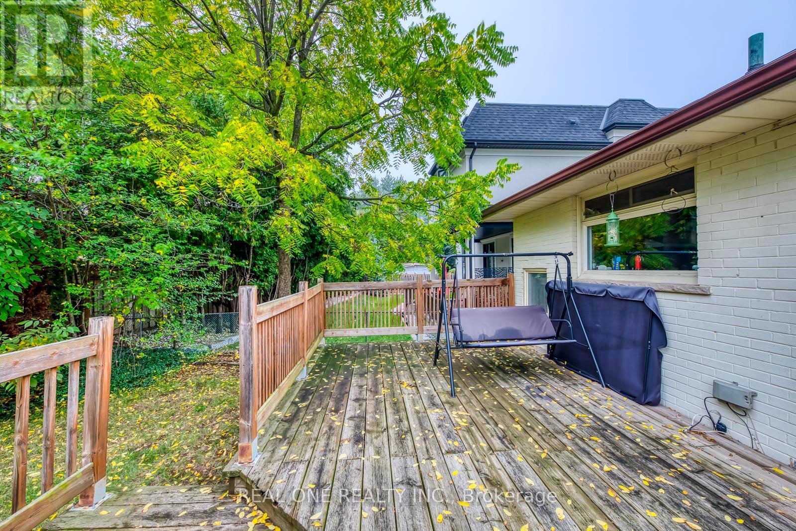 398 Tennyson Drive, Oakville, Ontario  L6L 3Z1 - Photo 11 - W12427109