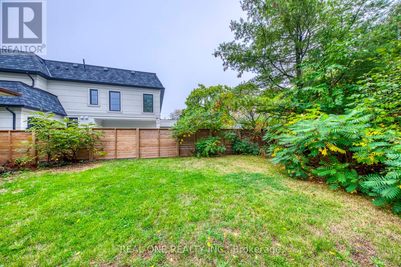 398 Tennyson Drive, Oakville, Ontario  L6L 3Z1 - Photo 14 - W12427109