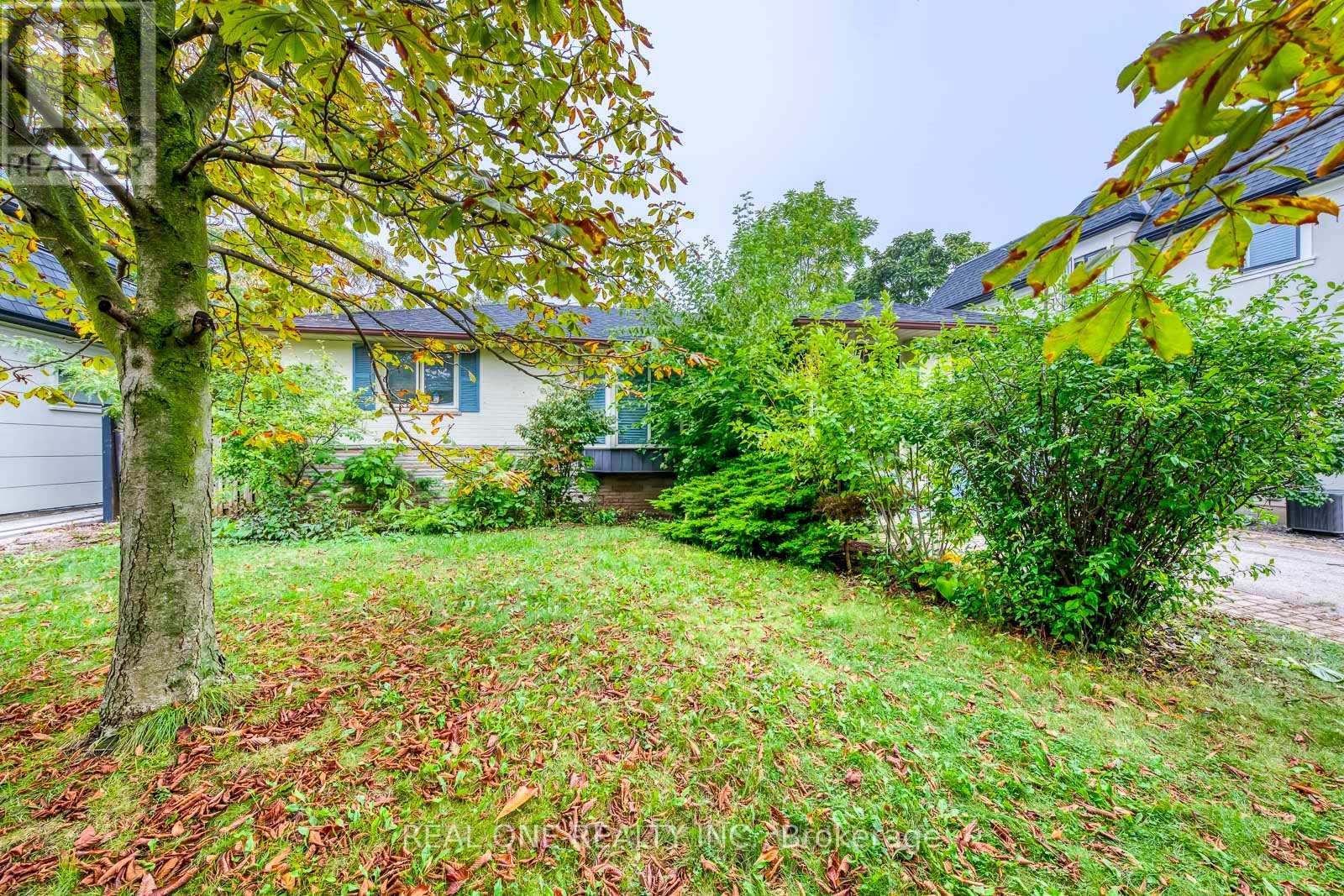 398 Tennyson Drive, Oakville, Ontario  L6L 3Z1 - Photo 5 - W12427109