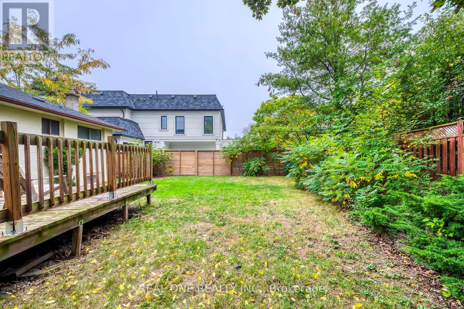 398 Tennyson Drive, Oakville, Ontario  L6L 3Z1 - Photo 6 - W12427109