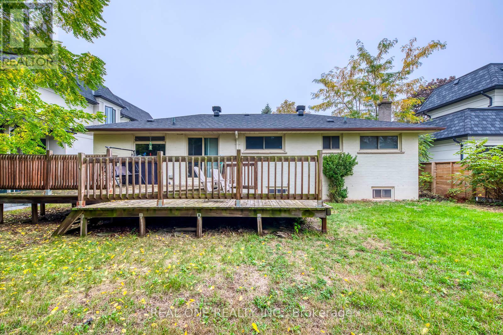 398 Tennyson Drive, Oakville, Ontario  L6L 3Z1 - Photo 7 - W12427109