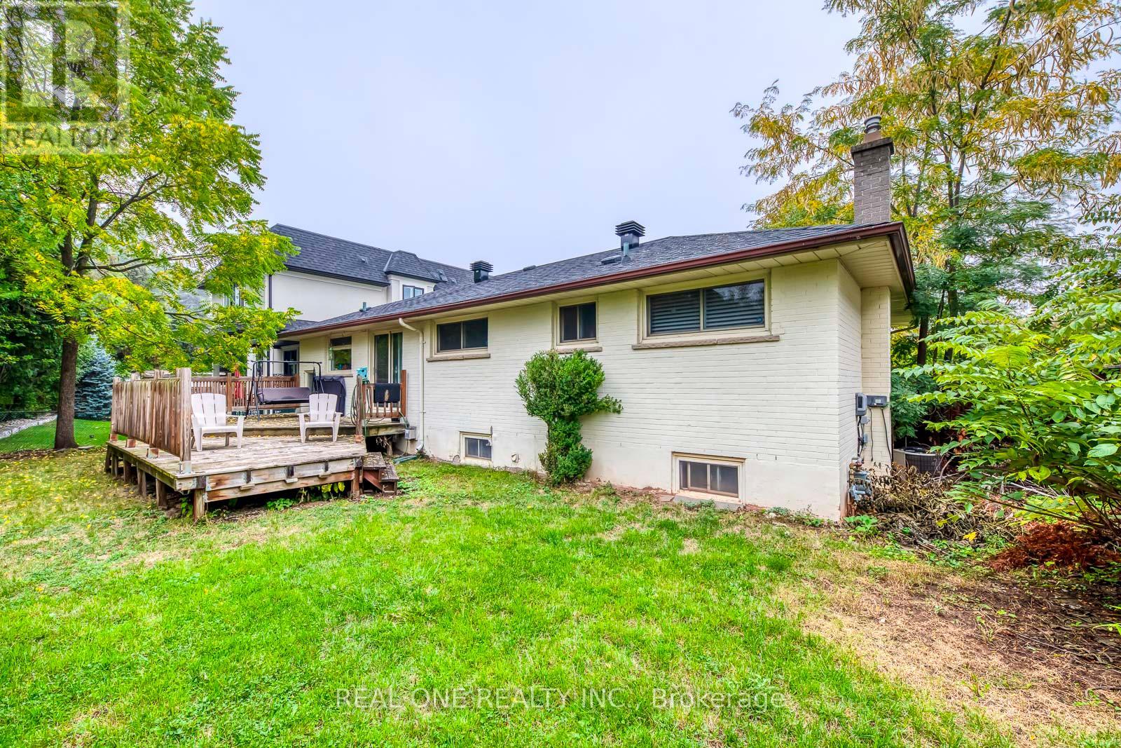 398 Tennyson Drive, Oakville, Ontario  L6L 3Z1 - Photo 9 - W12427109