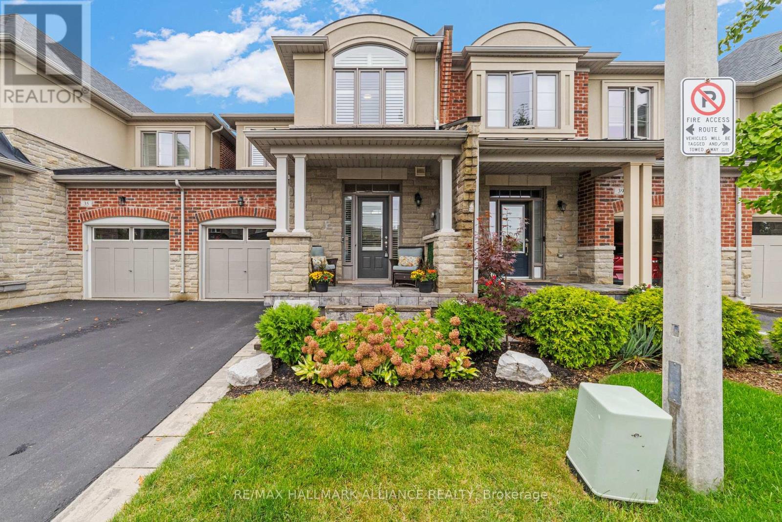 37 Diamond Leaf Lane, Halton Hills, Ontario  L7G 0G7 - Photo 1 - W12427133