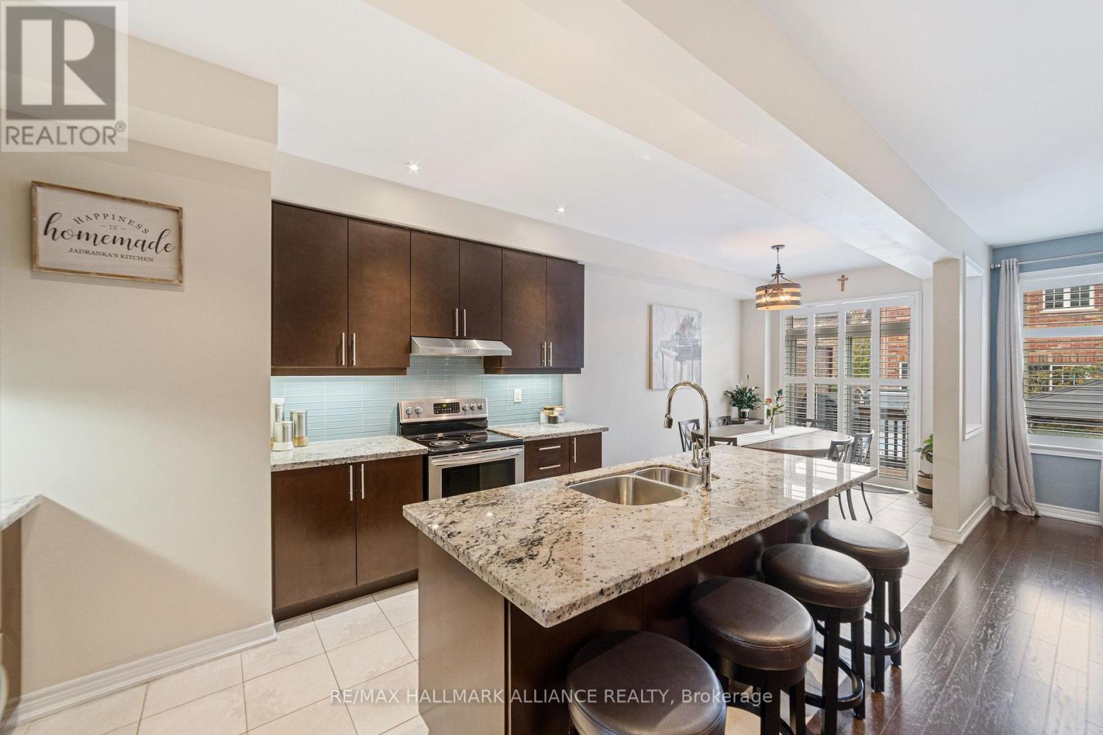 37 Diamond Leaf Lane, Halton Hills, Ontario  L7G 0G7 - Photo 12 - W12427133