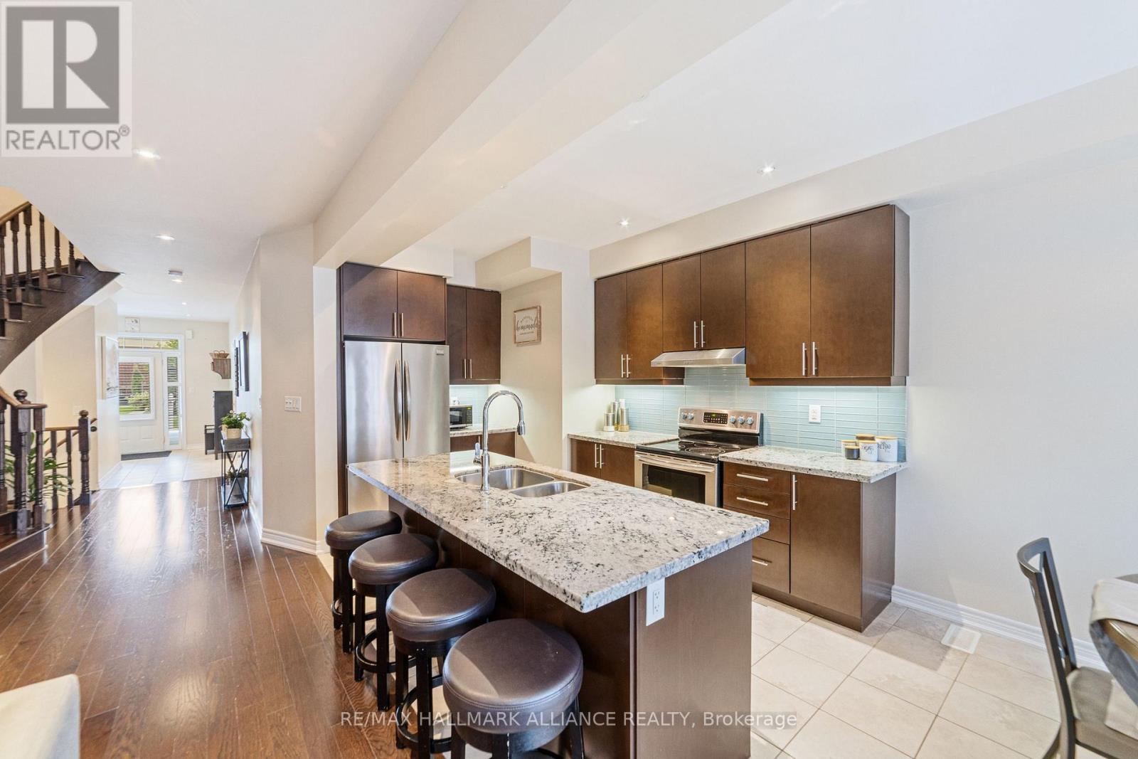 37 Diamond Leaf Lane, Halton Hills, Ontario  L7G 0G7 - Photo 14 - W12427133