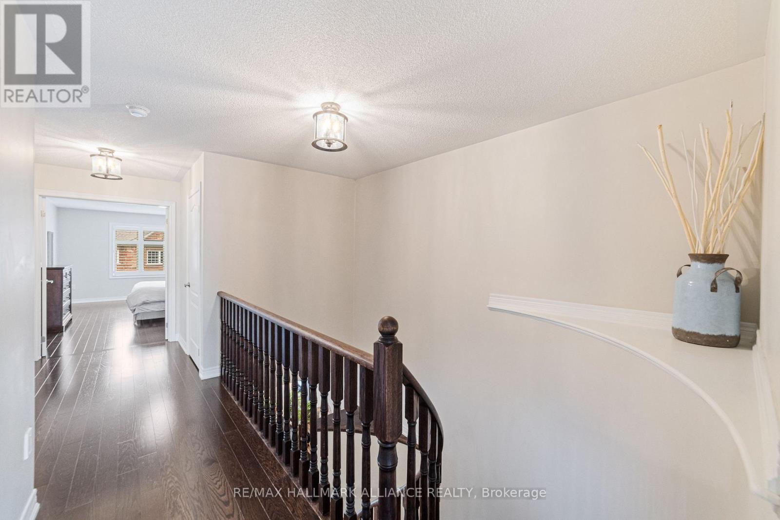 37 Diamond Leaf Lane, Halton Hills, Ontario  L7G 0G7 - Photo 25 - W12427133