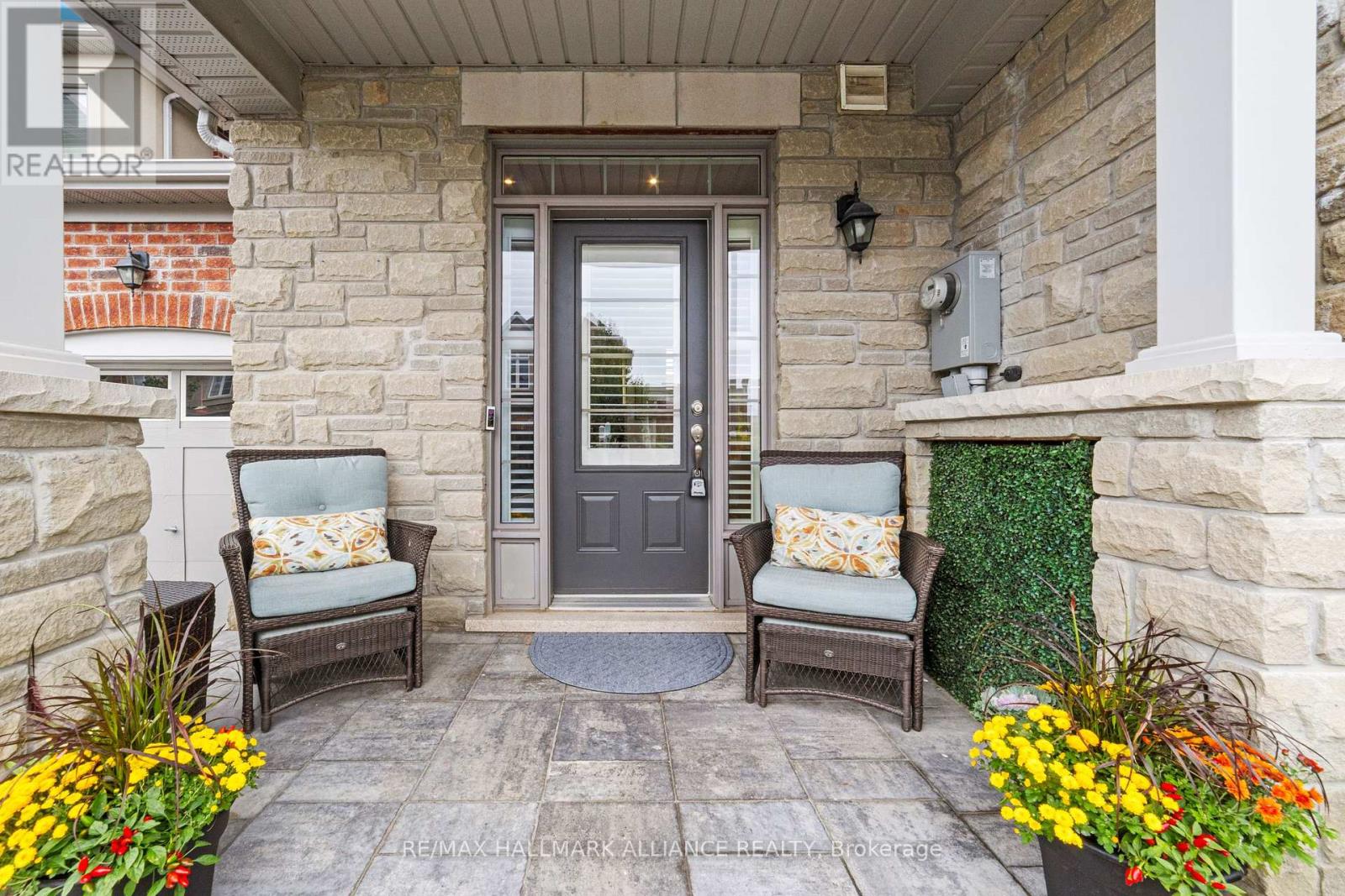 37 Diamond Leaf Lane, Halton Hills, Ontario  L7G 0G7 - Photo 3 - W12427133