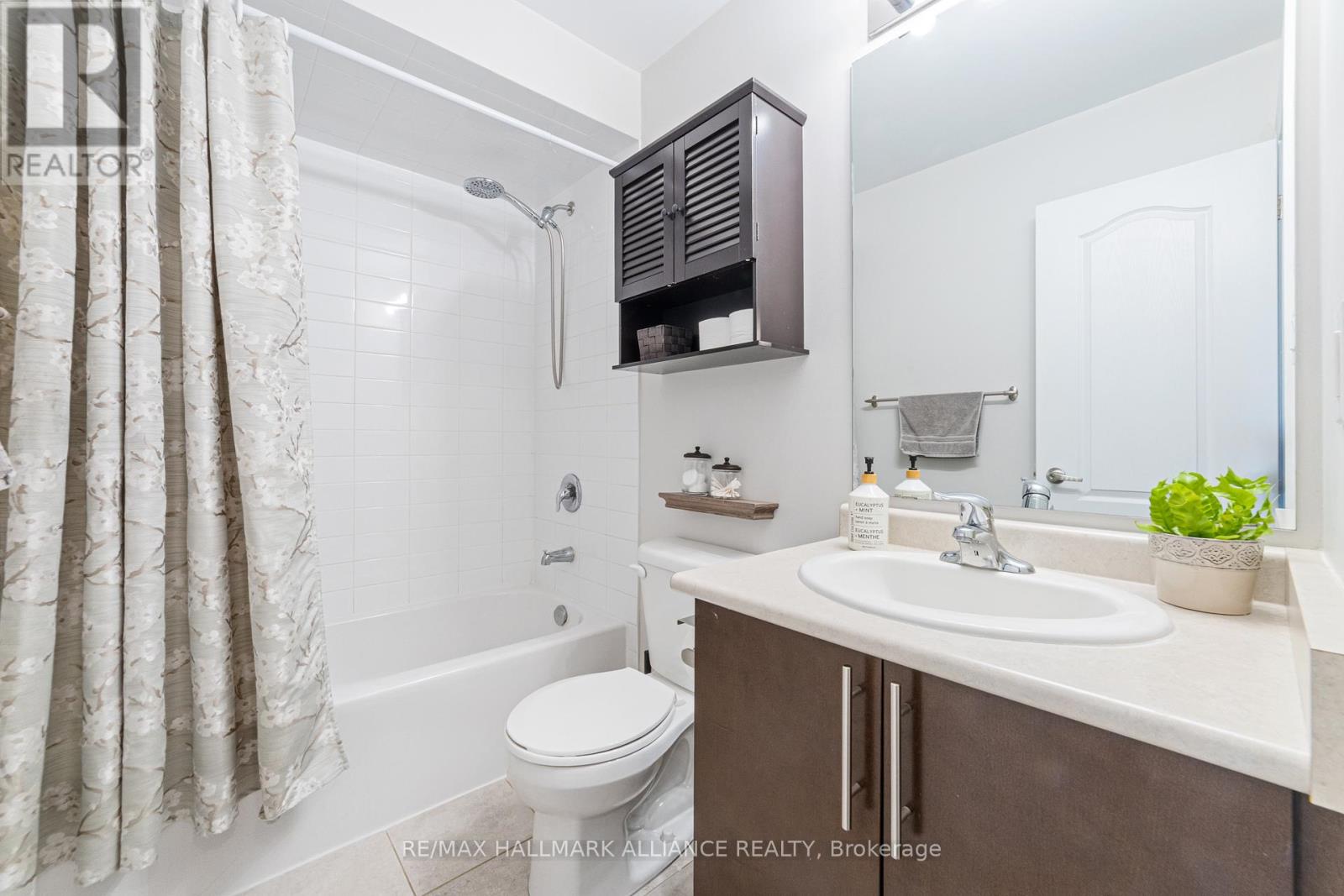 37 Diamond Leaf Lane, Halton Hills, Ontario  L7G 0G7 - Photo 31 - W12427133
