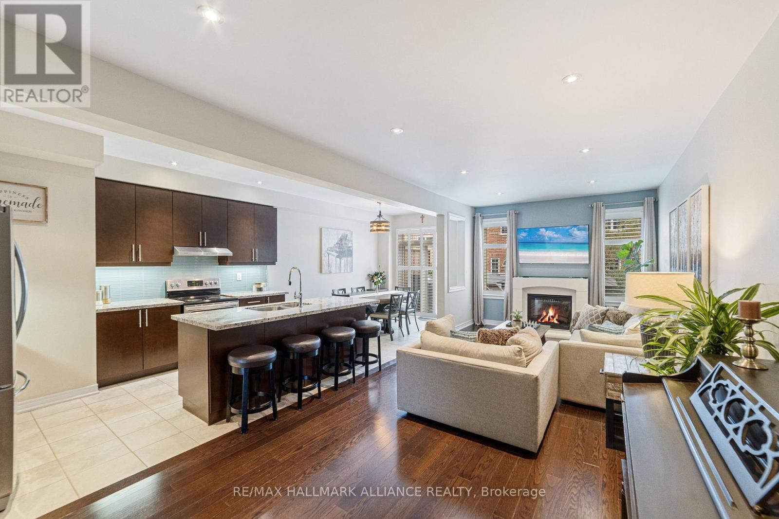 37 Diamond Leaf Lane, Halton Hills, Ontario  L7G 0G7 - Photo 6 - W12427133