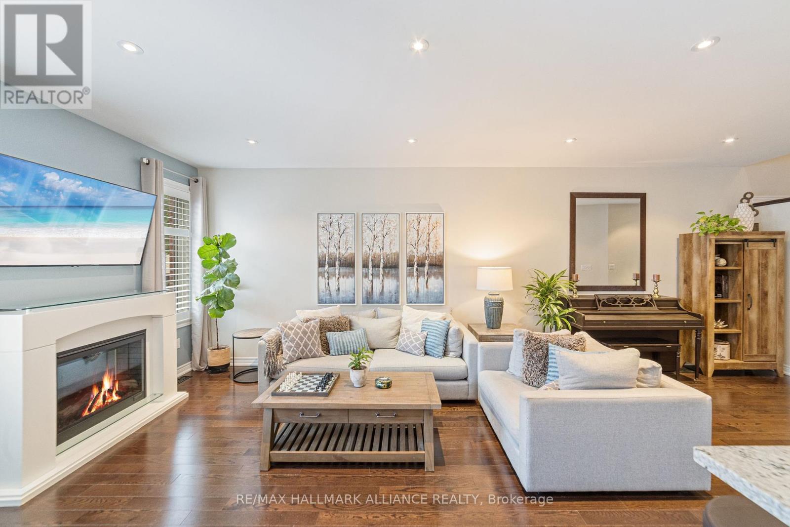 37 Diamond Leaf Lane, Halton Hills, Ontario  L7G 0G7 - Photo 8 - W12427133
