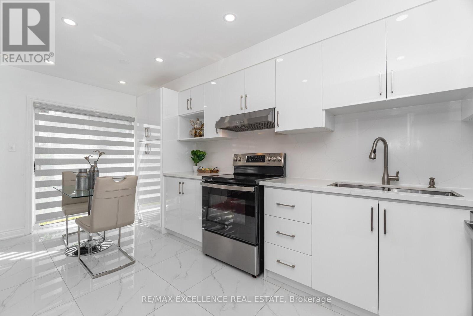 36 Coppermill Drive W, Brampton, Ontario  L7A 1M8 - Photo 10 - W12427138