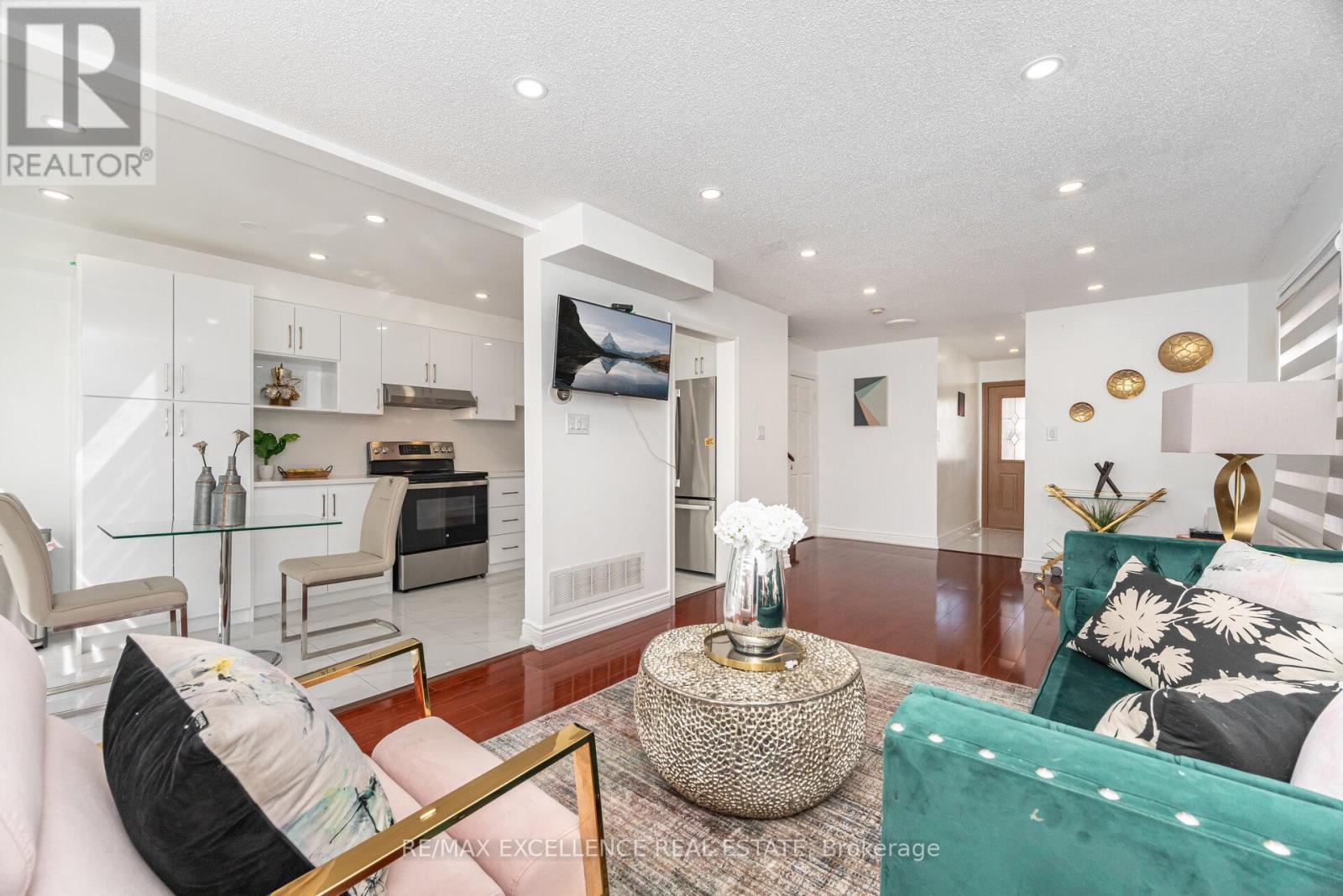 36 Coppermill Drive W, Brampton, Ontario  L7A 1M8 - Photo 9 - W12427138