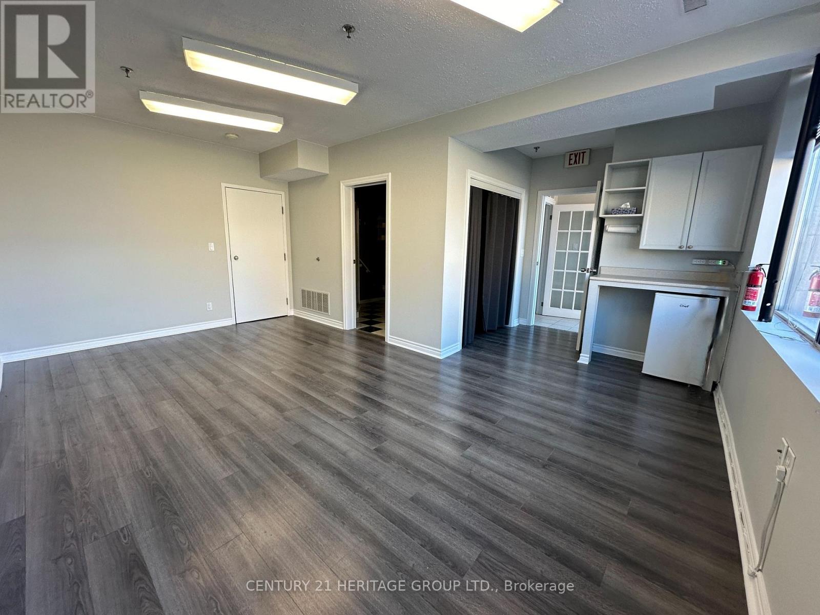 11 - 1211 Gorham Street, Newmarket, Ontario  L3Y 8Y3 - Photo 4 - N12411635
