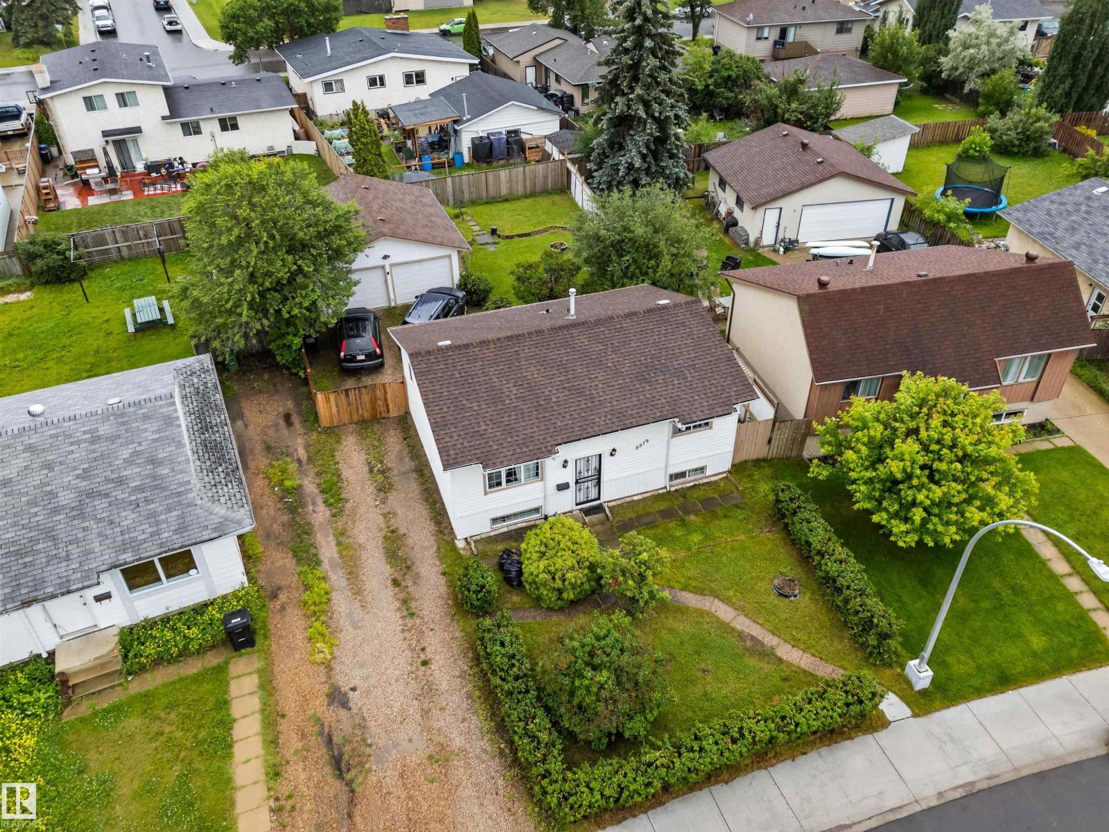 Property at 9919 170 AV NW image 5