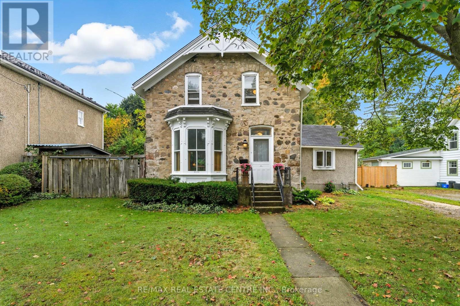 9 DUMFRIES STREET, Cambridge, Ontario