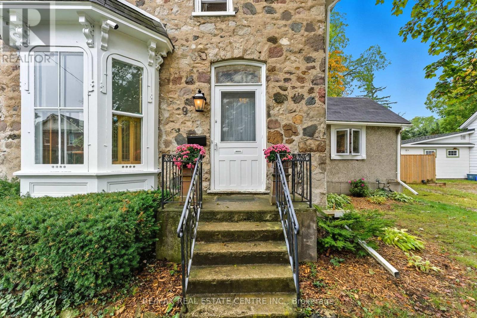 9 Dumfries Street, Cambridge, Ontario  N1S 1Y6 - Photo 3 - X12427082