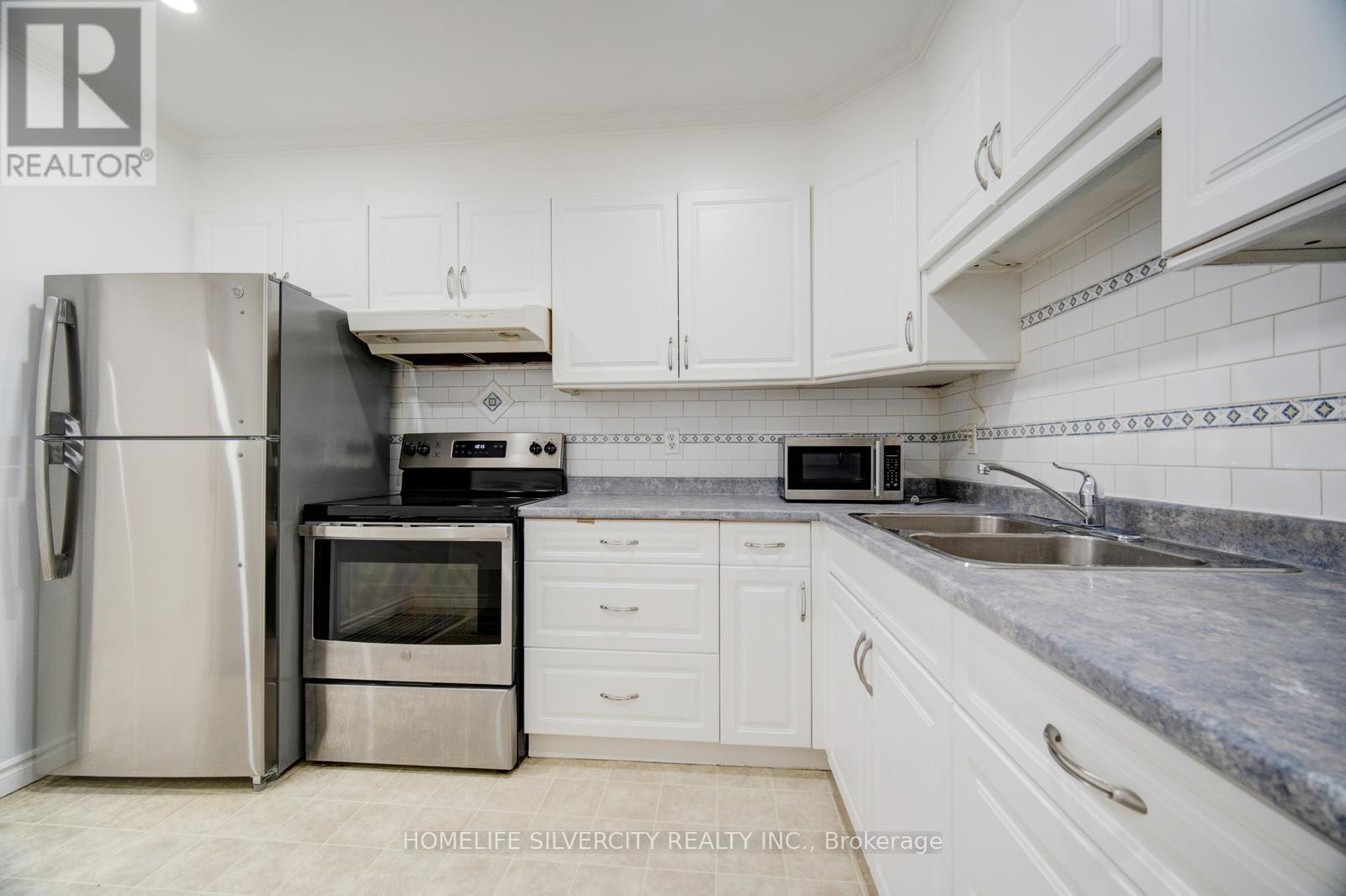 196 Millwood Crescent, Kitchener, Ontario  N2P 1N2 - Photo 12 - X12427119