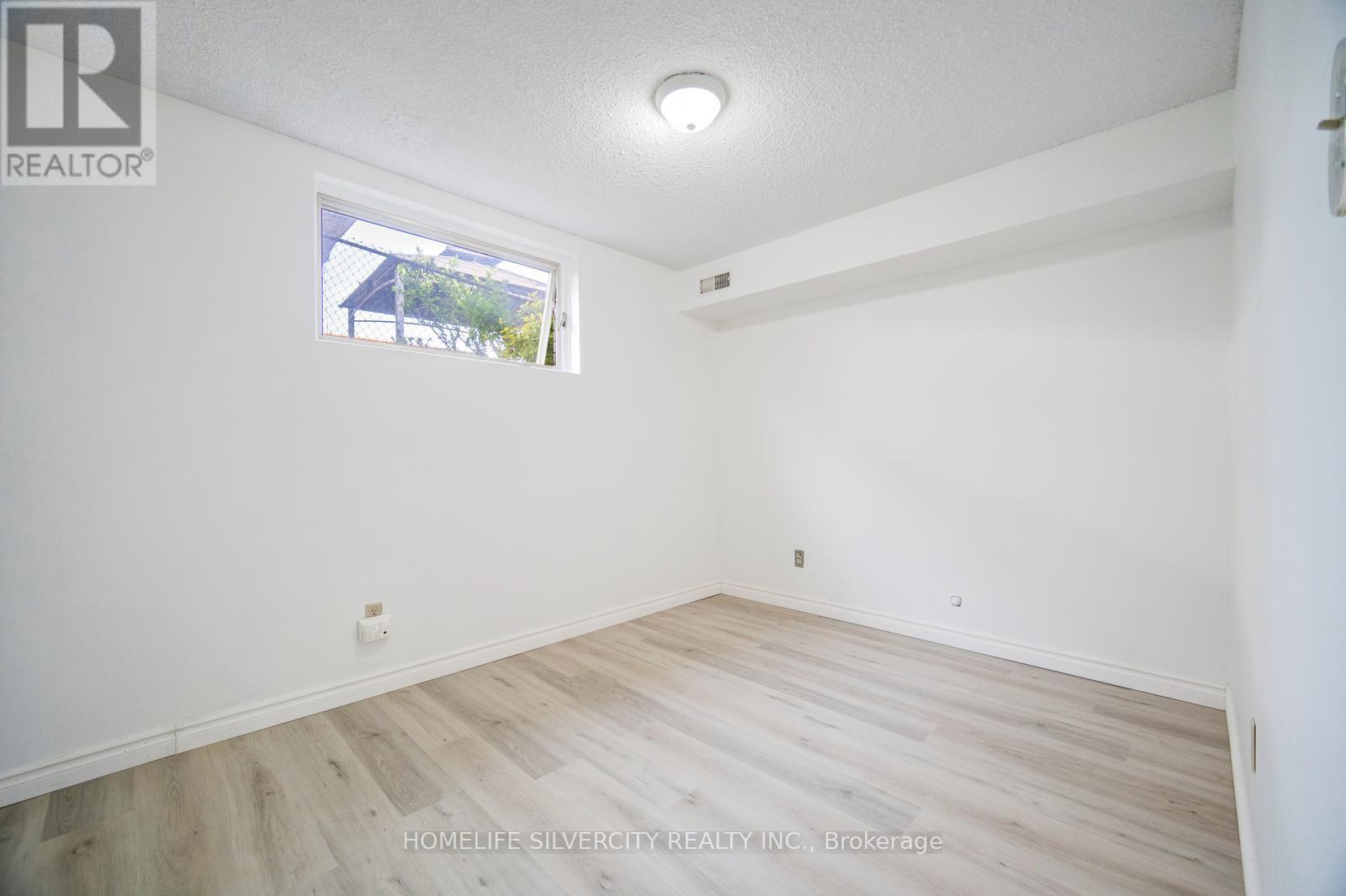 196 Millwood Crescent, Kitchener, Ontario  N2P 1N2 - Photo 21 - X12427119