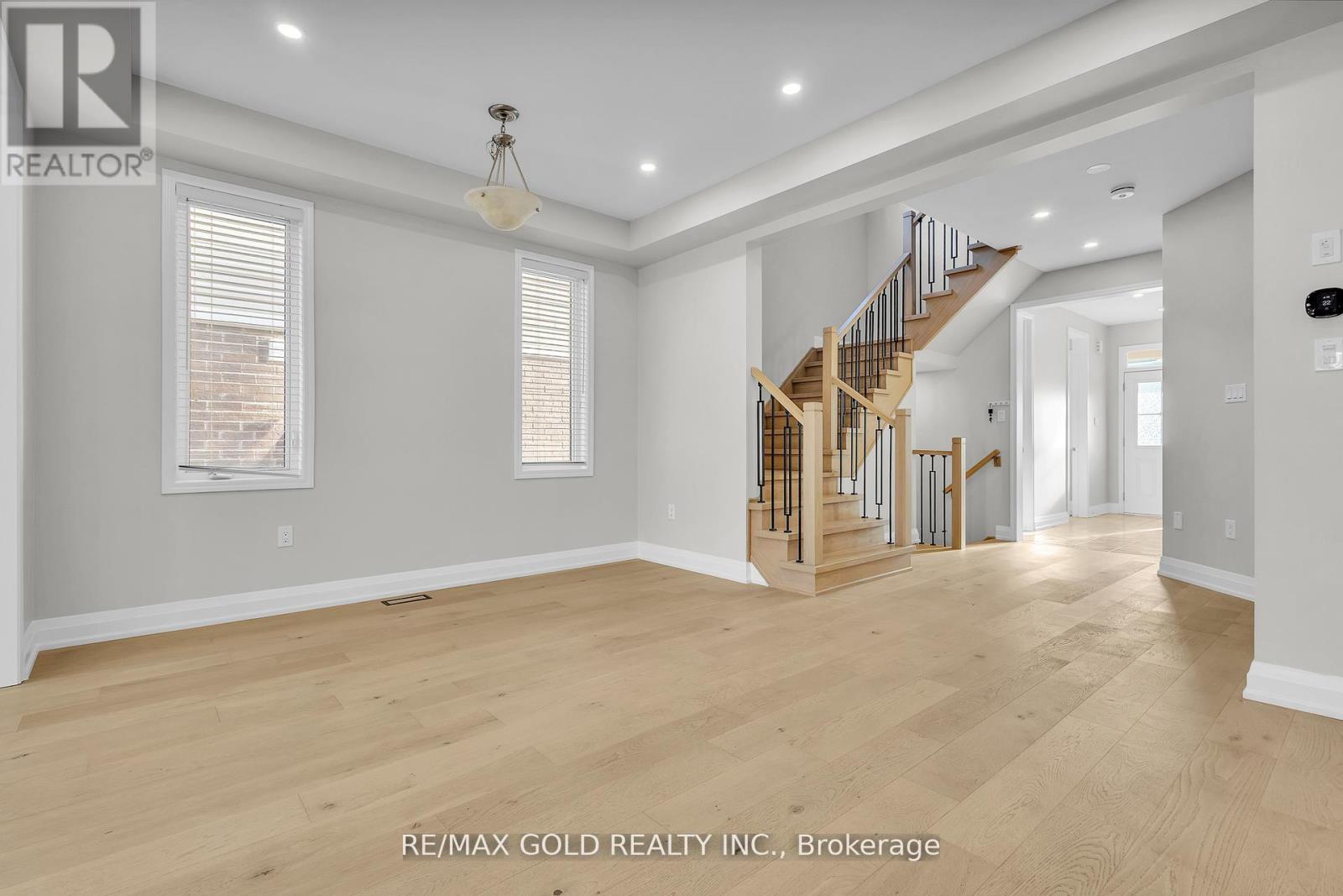 63 Compass Trail, Cambridge, Ontario  N3E 0B3 - Photo 13 - X12427130