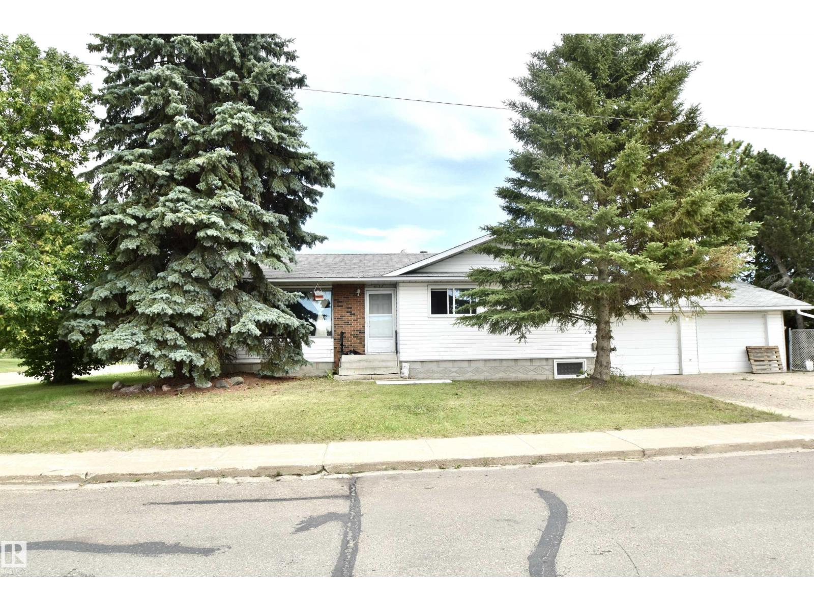 5137 53 AV, St. Paul Town, Alberta