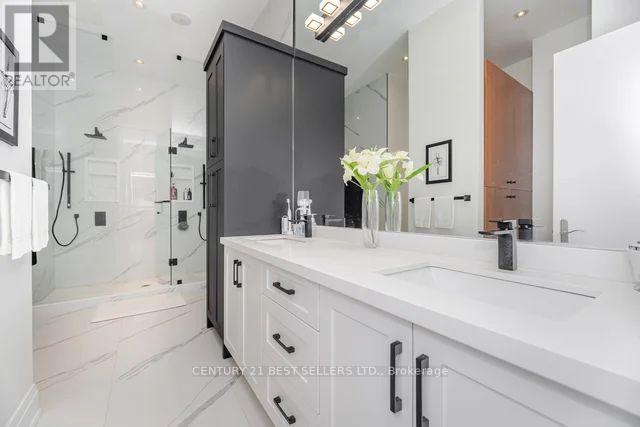 1595 Calverton Court, Mississauga, Ontario  L5G 2W4 - Photo 21 - W12425098