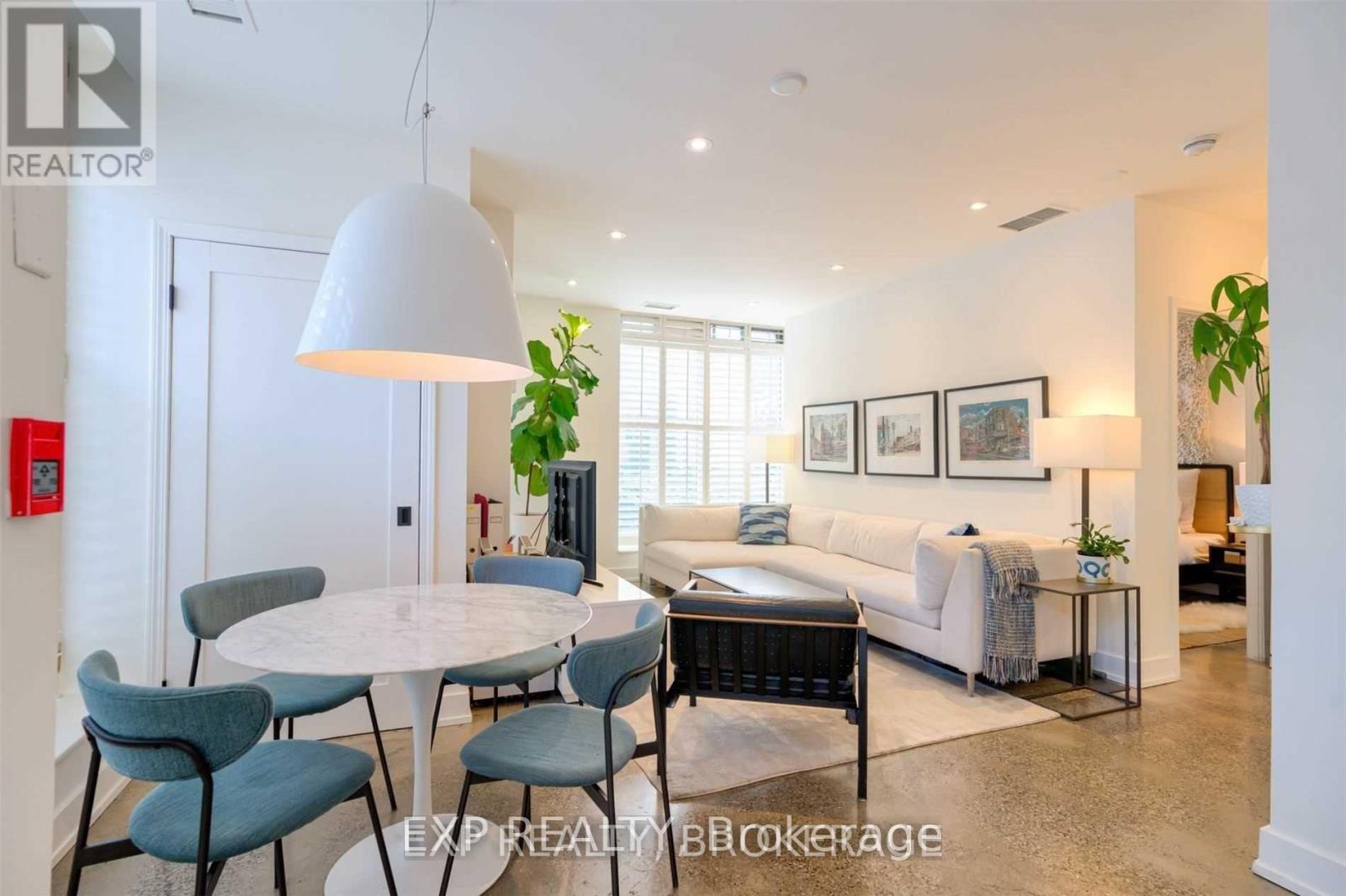 142 Bathurst Street, Toronto, Ontario  M5V 2R3 - Photo 1 - C12427146