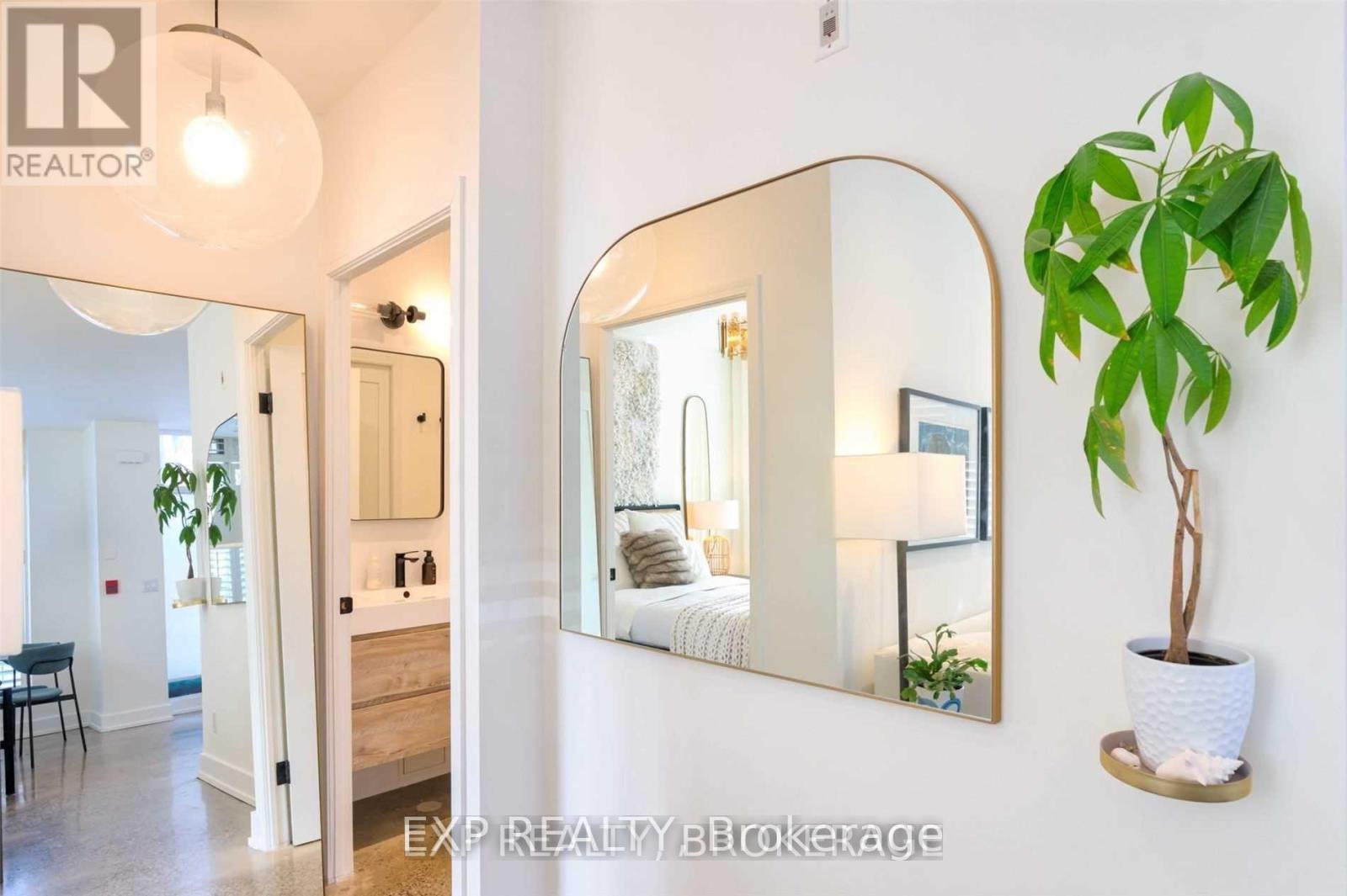 142 Bathurst Street, Toronto, Ontario  M5V 2R3 - Photo 10 - C12427146