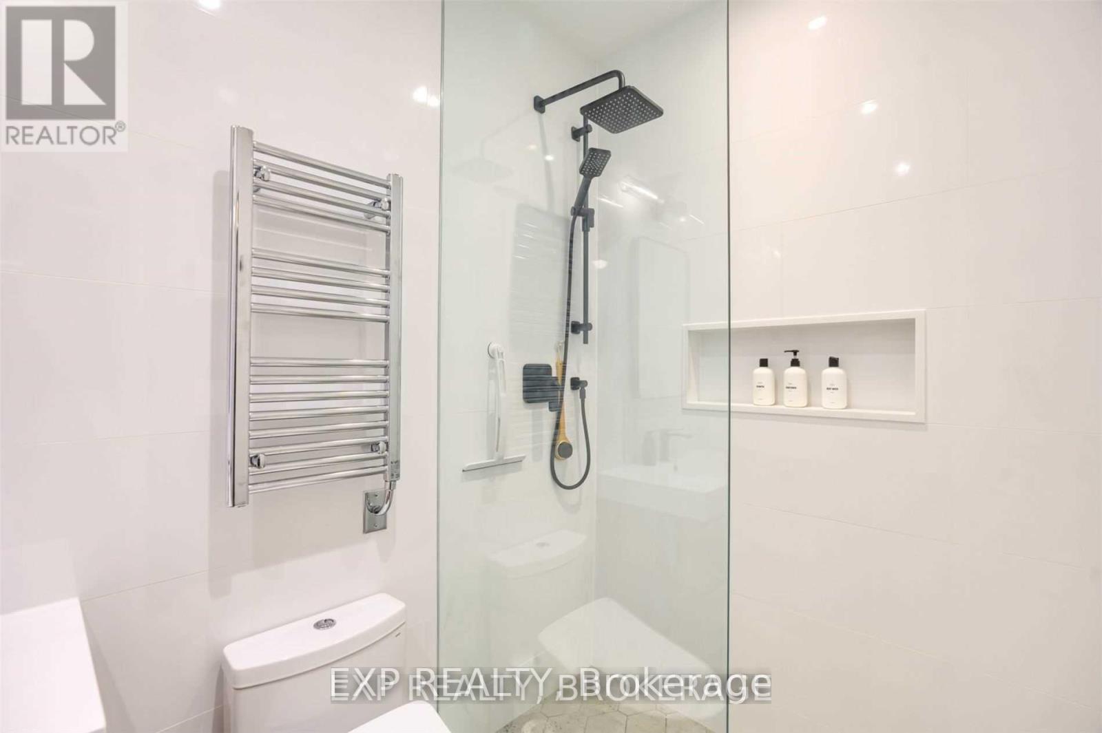 142 Bathurst Street, Toronto, Ontario  M5V 2R3 - Photo 14 - C12427146