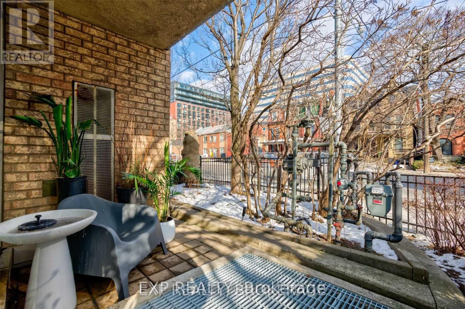 142 Bathurst Street, Toronto, Ontario  M5V 2R3 - Photo 18 - C12427146