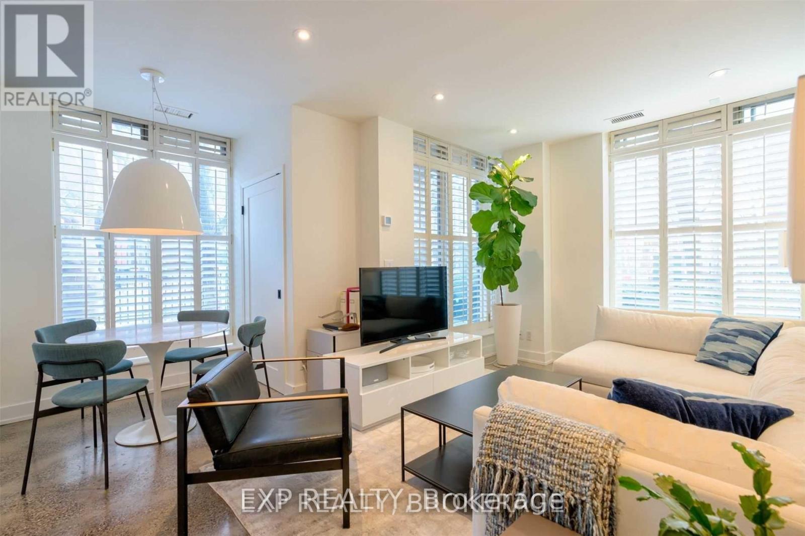 142 Bathurst Street, Toronto, Ontario  M5V 2R3 - Photo 2 - C12427146