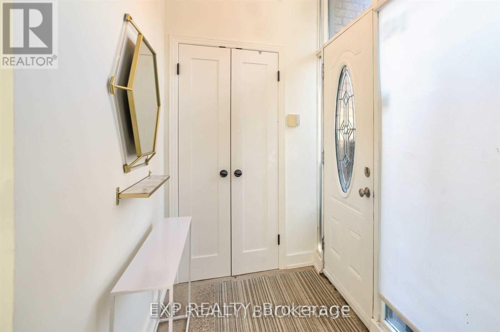 142 Bathurst Street, Toronto, Ontario  M5V 2R3 - Photo 6 - C12427146
