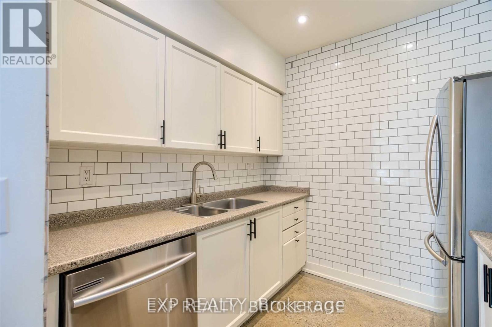 142 Bathurst Street, Toronto, Ontario  M5V 2R3 - Photo 7 - C12427146