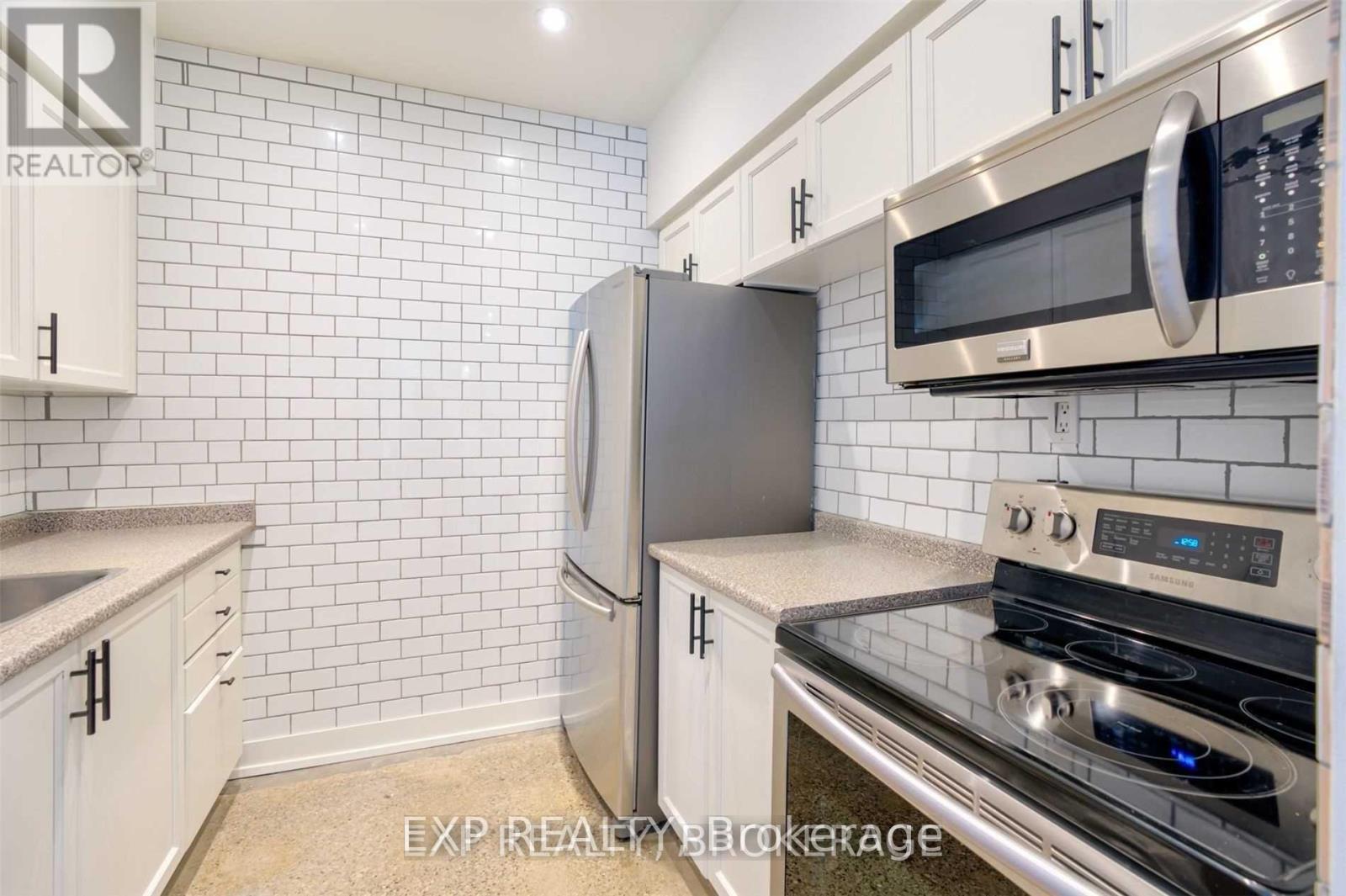 142 Bathurst Street, Toronto, Ontario  M5V 2R3 - Photo 8 - C12427146
