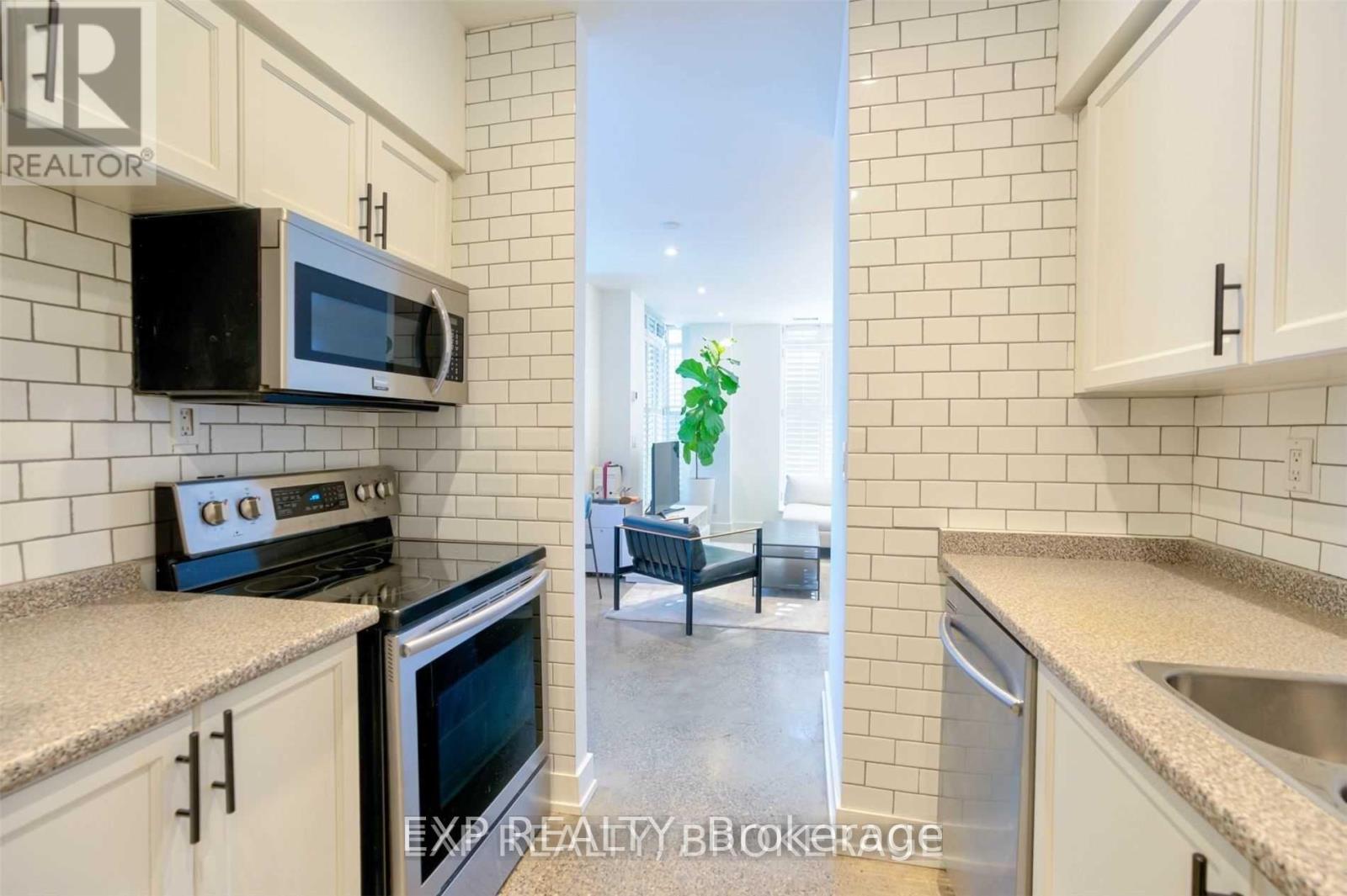 142 Bathurst Street, Toronto, Ontario  M5V 2R3 - Photo 9 - C12427146