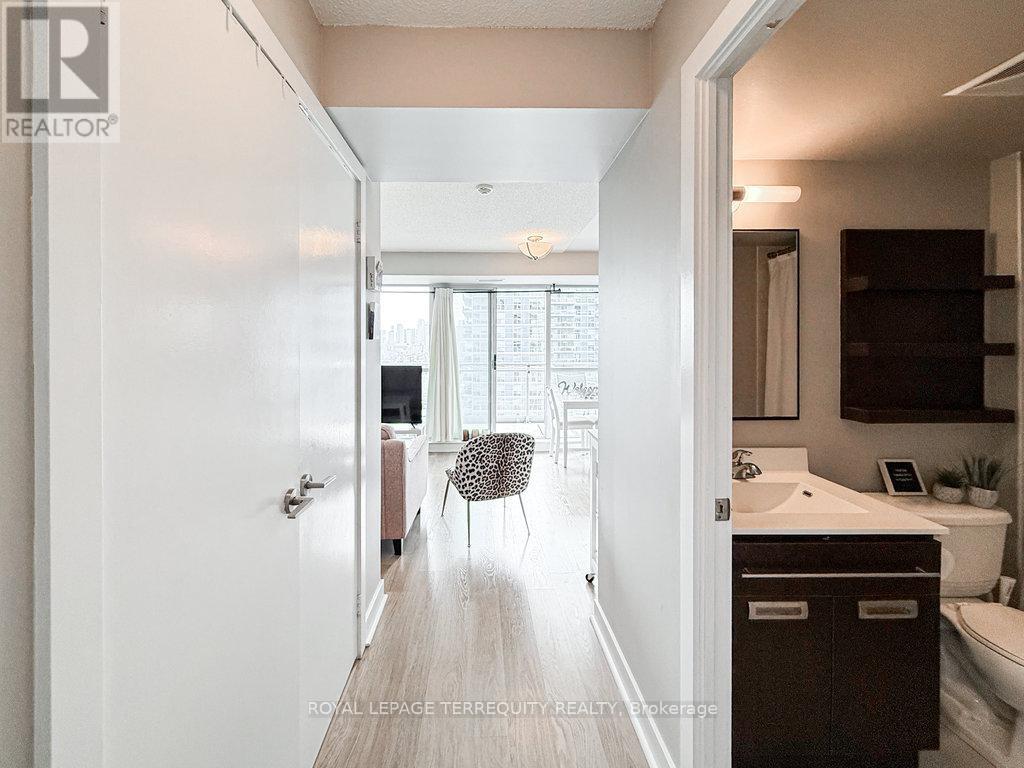 1901 - 100 Western Battery Road, Toronto, Ontario  M6K 3S2 - Photo 6 - C12427158