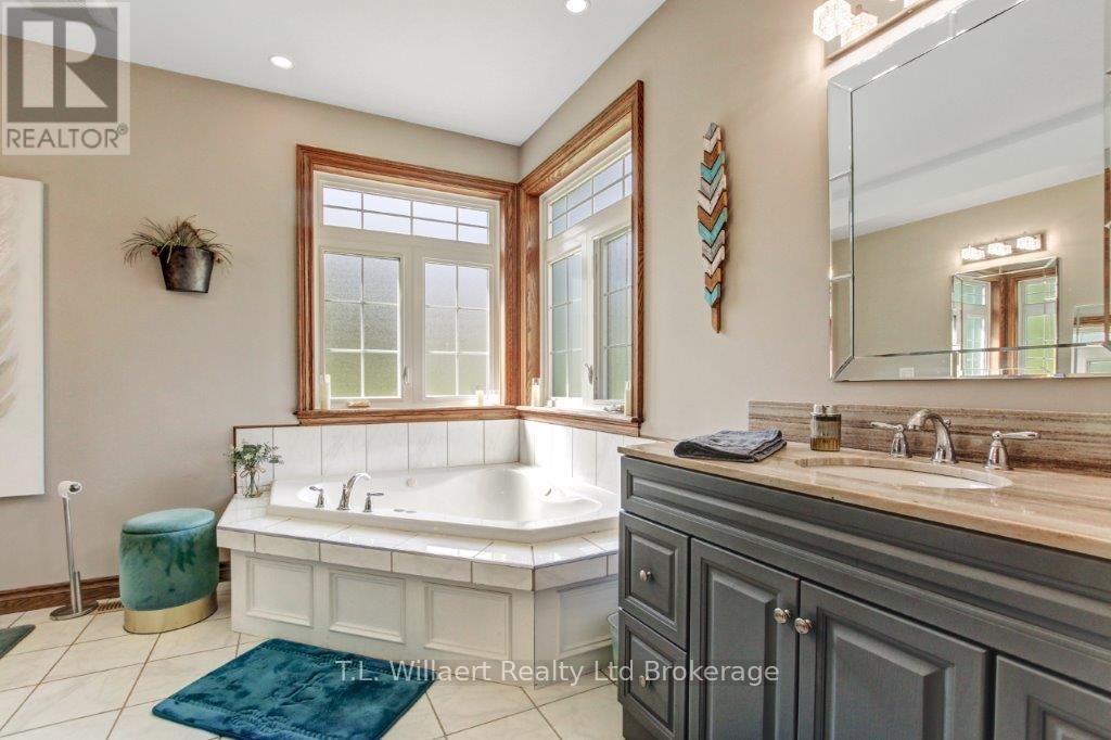 21 Charlton Street, Norfolk, Ontario  N3Y 4J9 - Photo 12 - X12427302