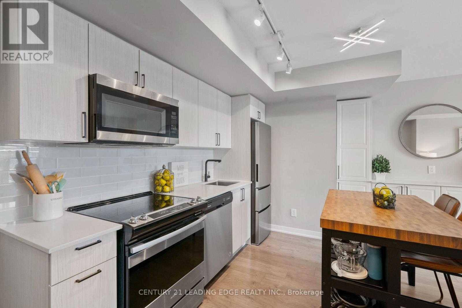 207 - 1401 O'connor Drive, Toronto, Ontario  M4B 2V5 - Photo 6 - E12427174