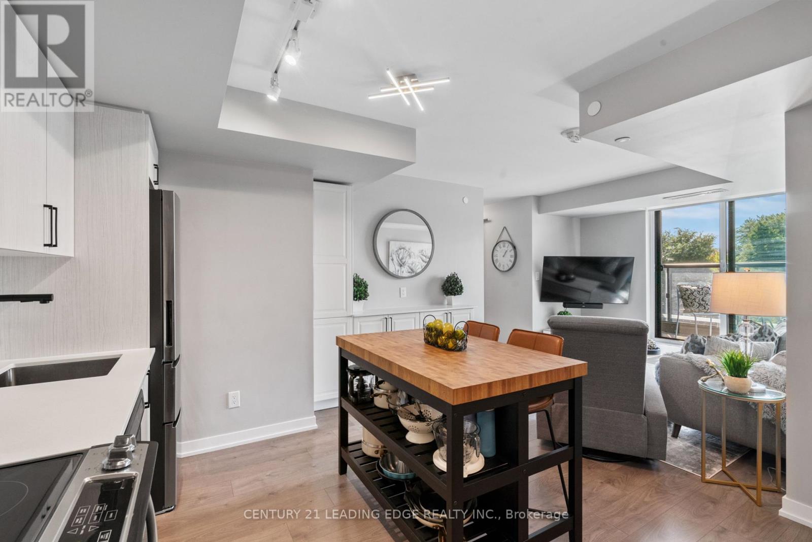 207 - 1401 O'connor Drive, Toronto, Ontario  M4B 2V5 - Photo 5 - E12427247