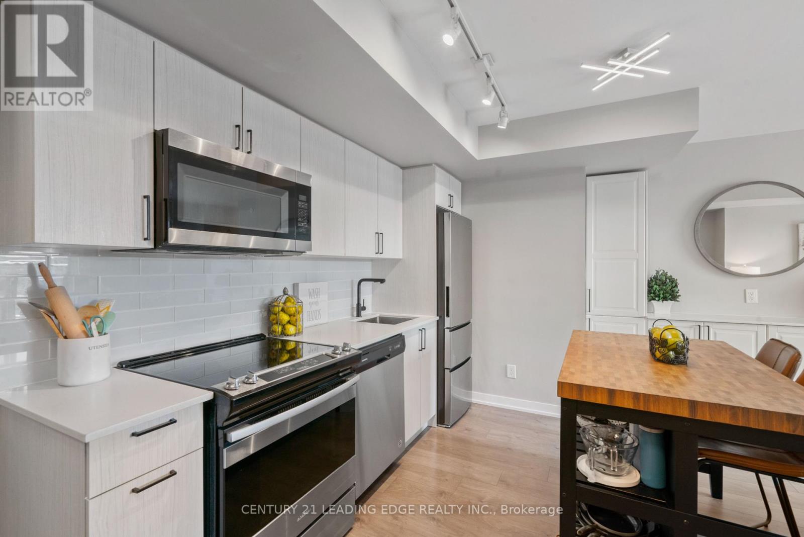 207 - 1401 O'connor Drive, Toronto, Ontario  M4B 2V5 - Photo 6 - E12427247