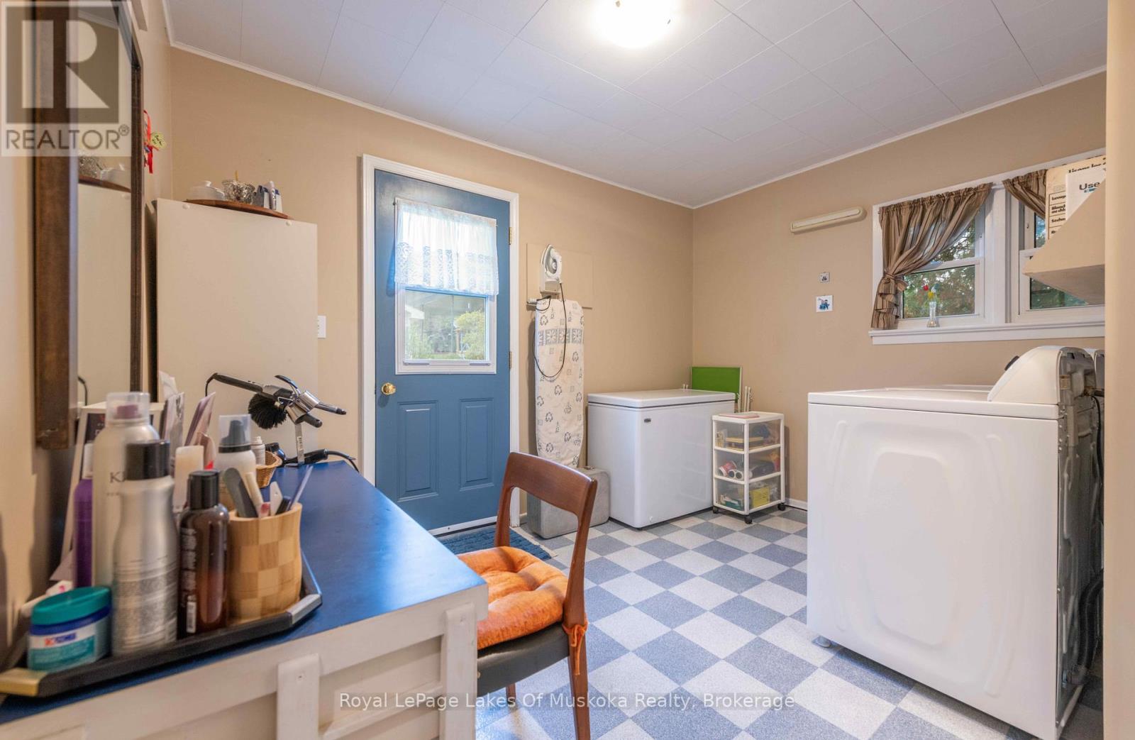 97 James Street, Burk's Falls, Ontario  P0A 1C0 - Photo 15 - X12427321