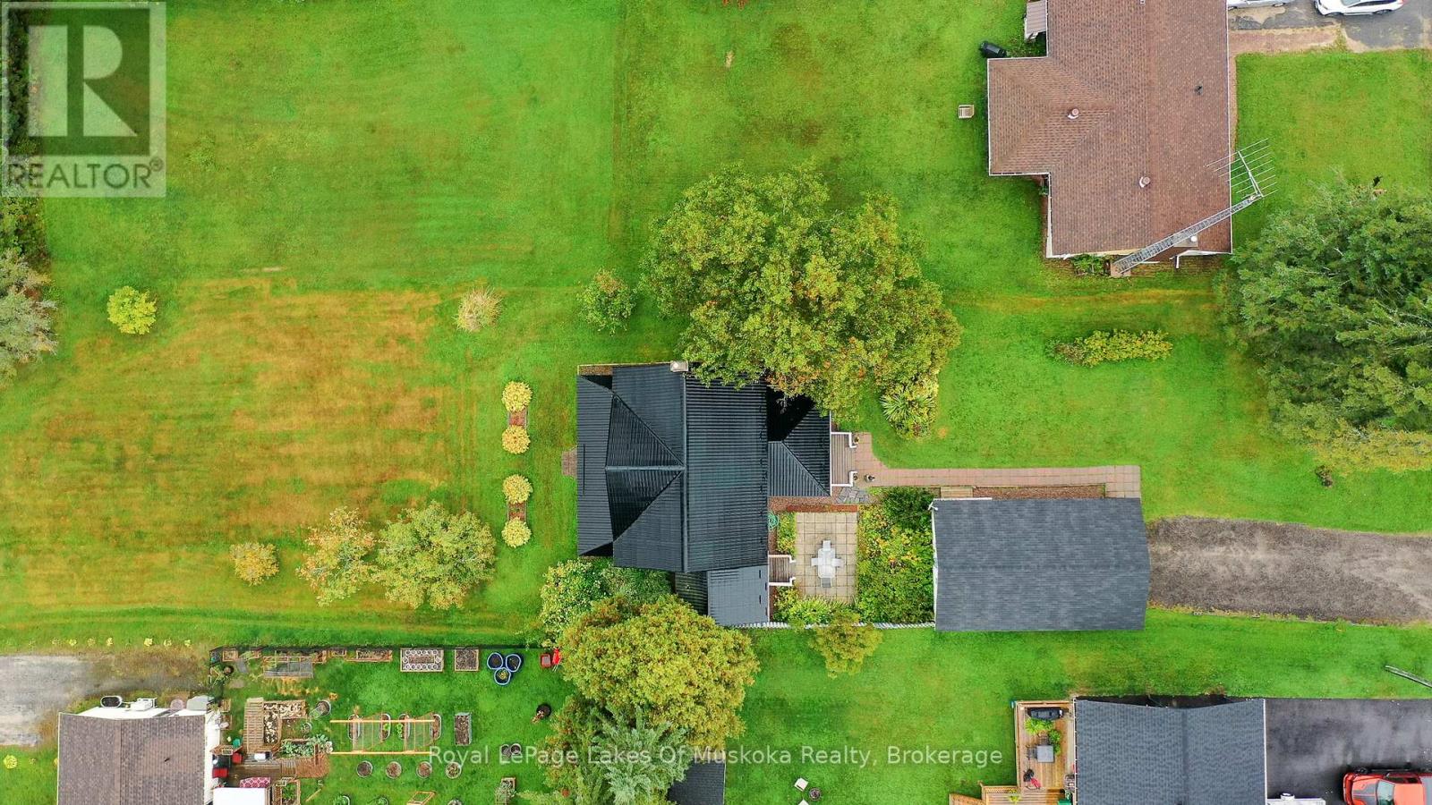 97 James Street, Burk's Falls, Ontario  P0A 1C0 - Photo 3 - X12427321