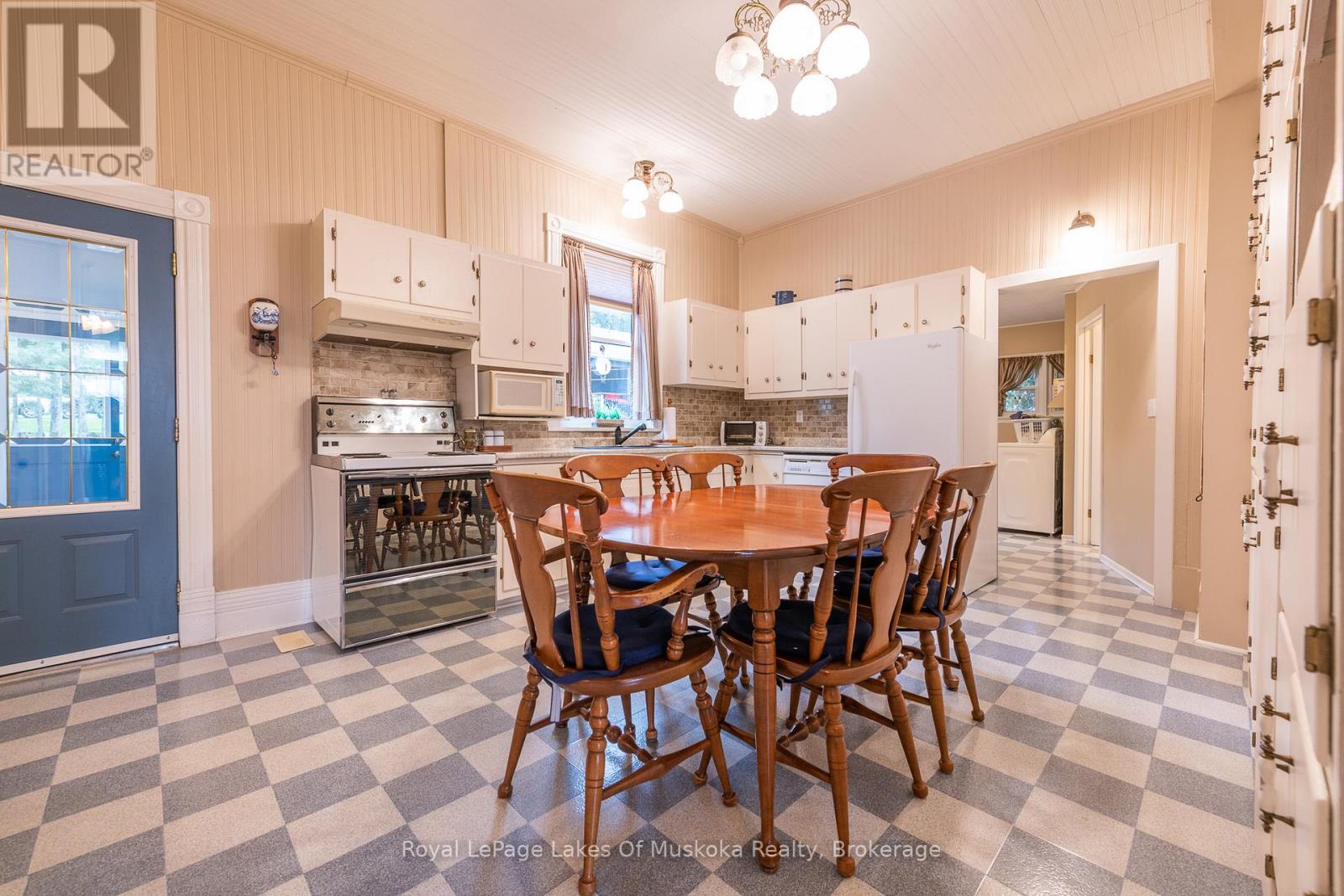 97 James Street, Burk's Falls, Ontario  P0A 1C0 - Photo 6 - X12427321