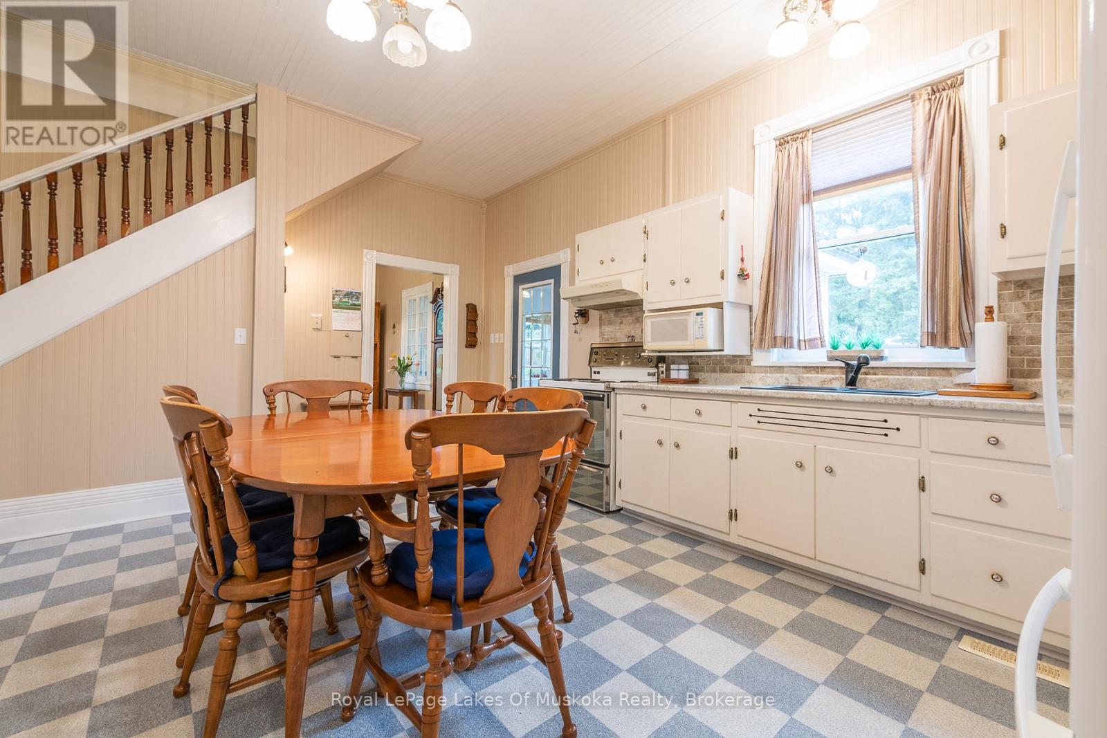 97 James Street, Burk's Falls, Ontario  P0A 1C0 - Photo 8 - X12427321
