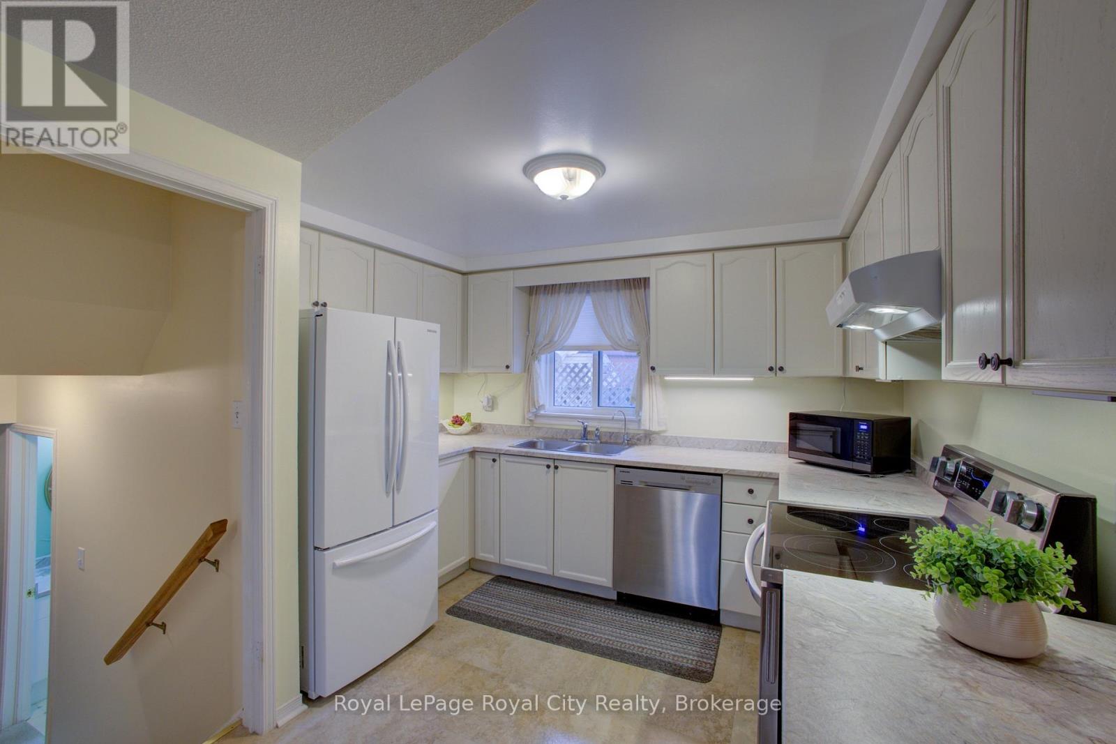 532 Flannery Drive, Centre Wellington, Ontario  N1M 3P4 - Photo 12 - X12427345
