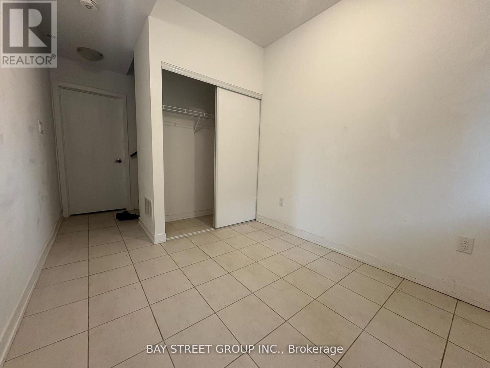 9 Seymour Street, Vaughan, Ontario  L4L 0L7 - Photo 2 - N12427161