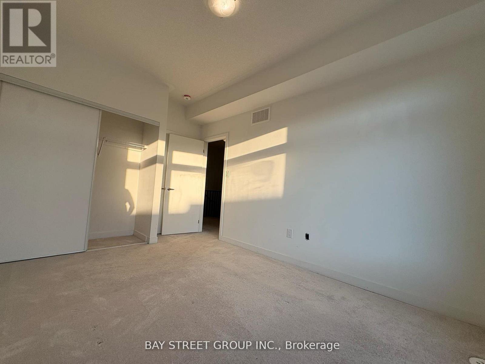 9 Seymour Street, Vaughan, Ontario  L4L 0L7 - Photo 9 - N12427161