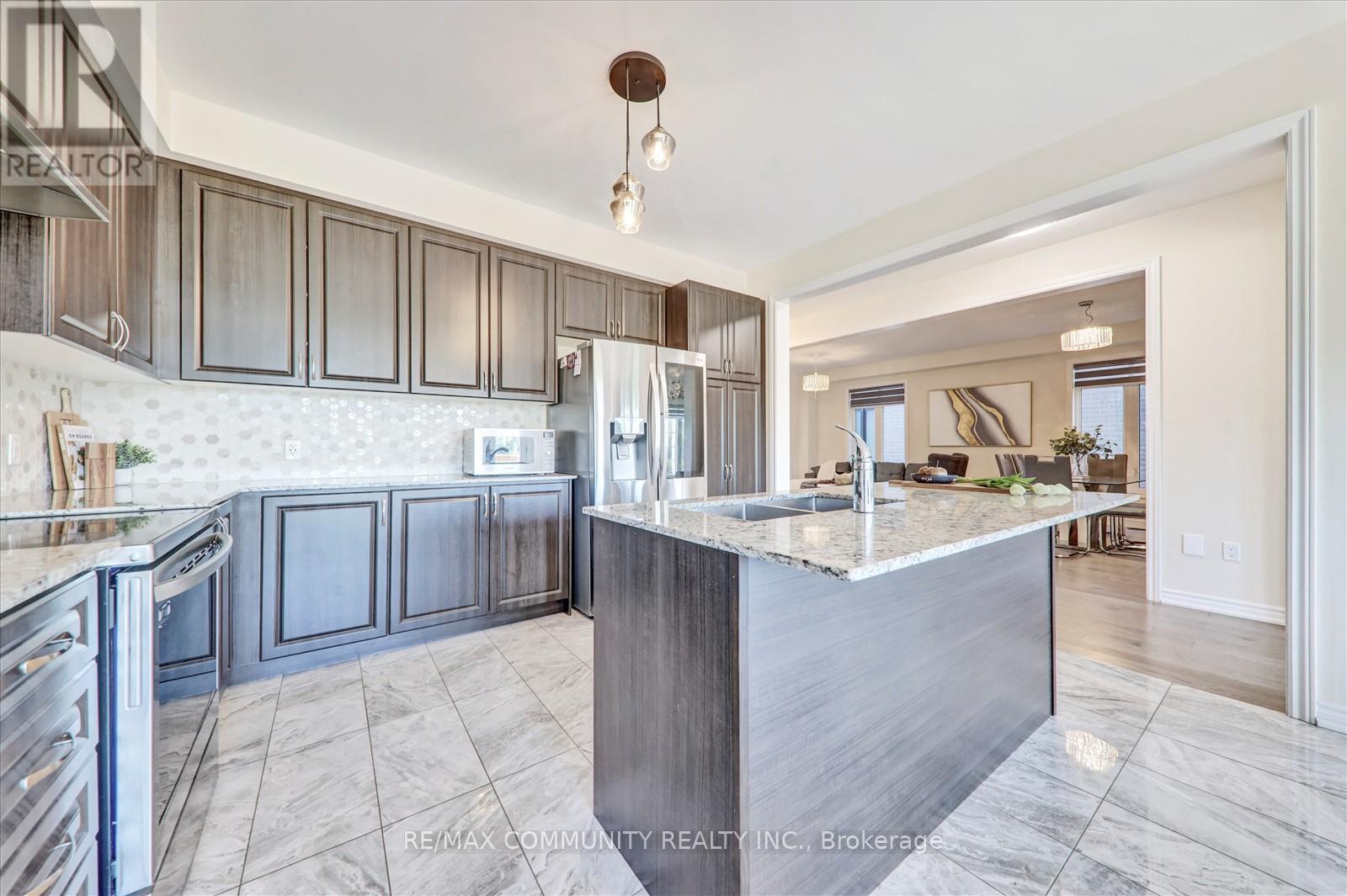 150 Jonkman Boulevard, Bradford West Gwillimbury, Ontario  L3Z 4J8 - Photo 14 - N12427194